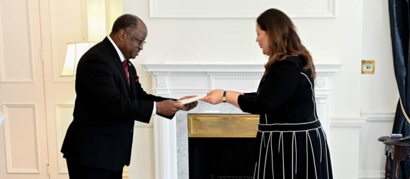 His Excellency, Ambassador Kwacha Chisiza presents letters of Credence to New Zealand High Commissioner.